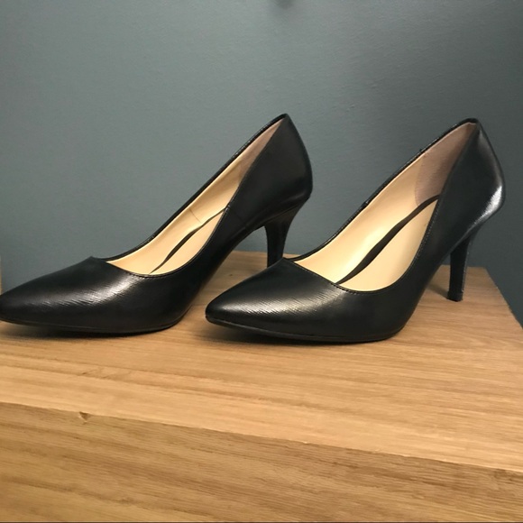 🎉HP🎉 Kelly & Katie Black Classic Pumps - Picture 5 of 7